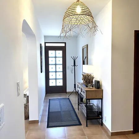 Les Lauriers Blancs Air-Conditioned Villa With Swimming Pool