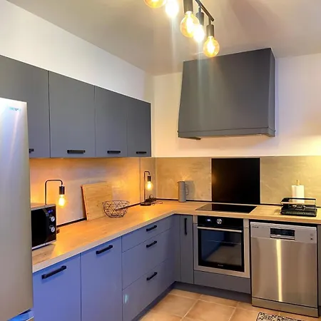 Holiday home Les Lauriers Blancs Air-Conditioned Villa With Swimming Pool L'Isle-sur-la-Sorgue