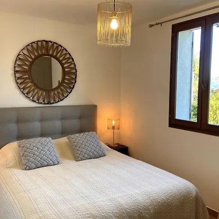 Holiday home Les Lauriers Blancs Air-Conditioned Villa With Swimming Pool L'Isle-sur-la-Sorgue