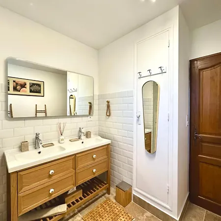 Les Lauriers Blancs Air-Conditioned Villa With Swimming Pool Holiday home
