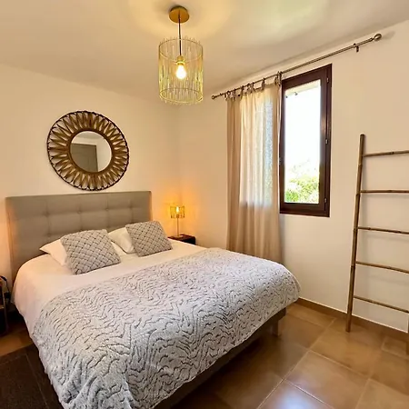 Holiday home Les Lauriers Blancs Air-Conditioned Villa With Swimming Pool