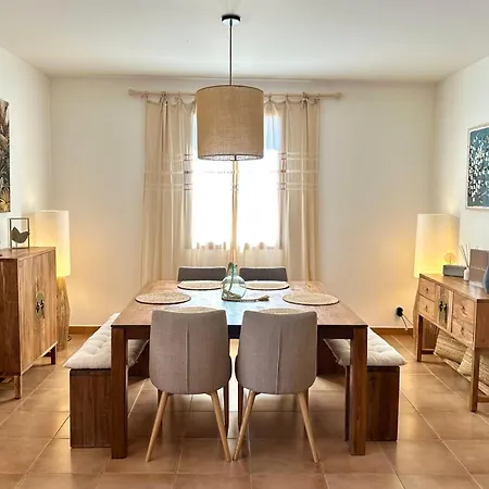 Holiday home Les Lauriers Blancs Air-Conditioned Villa With Swimming Pool L'Isle-sur-la-Sorgue